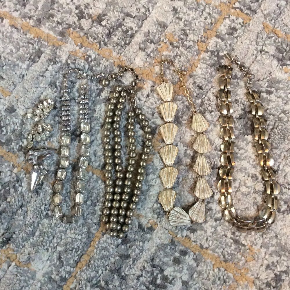 LOT OF VINTAGE COSTUME JEWELRY! GREAT CONDITION!
